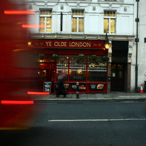 Guide to historic pubs in London