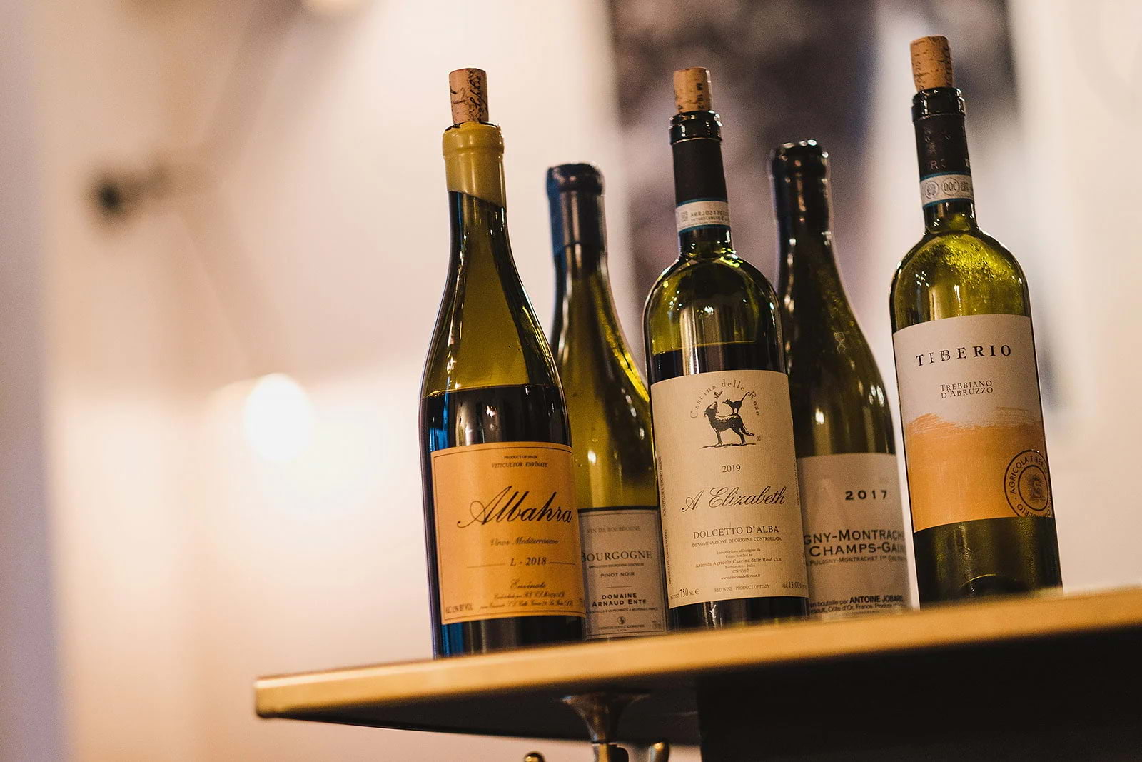 Guide to wine tasting in London