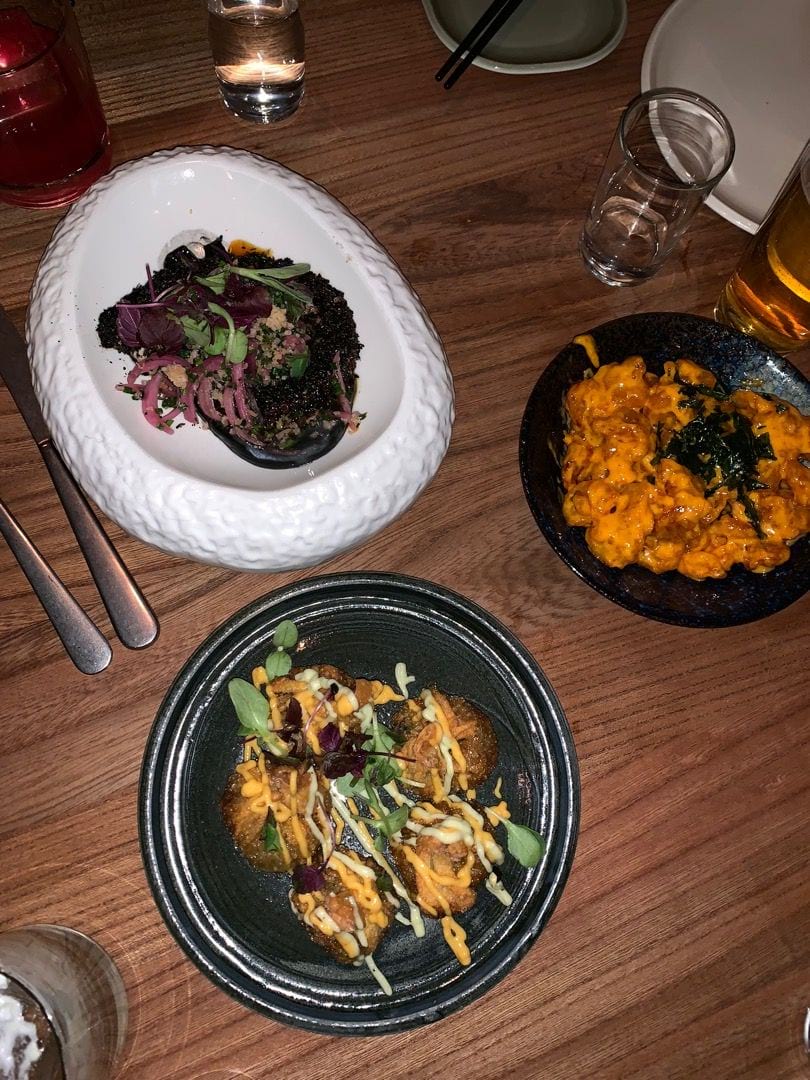 Bläckfisk, veggiedumplings och räkpopcorn – Bild från Asian Post Office av Jenny Q. (2019-09-16)
