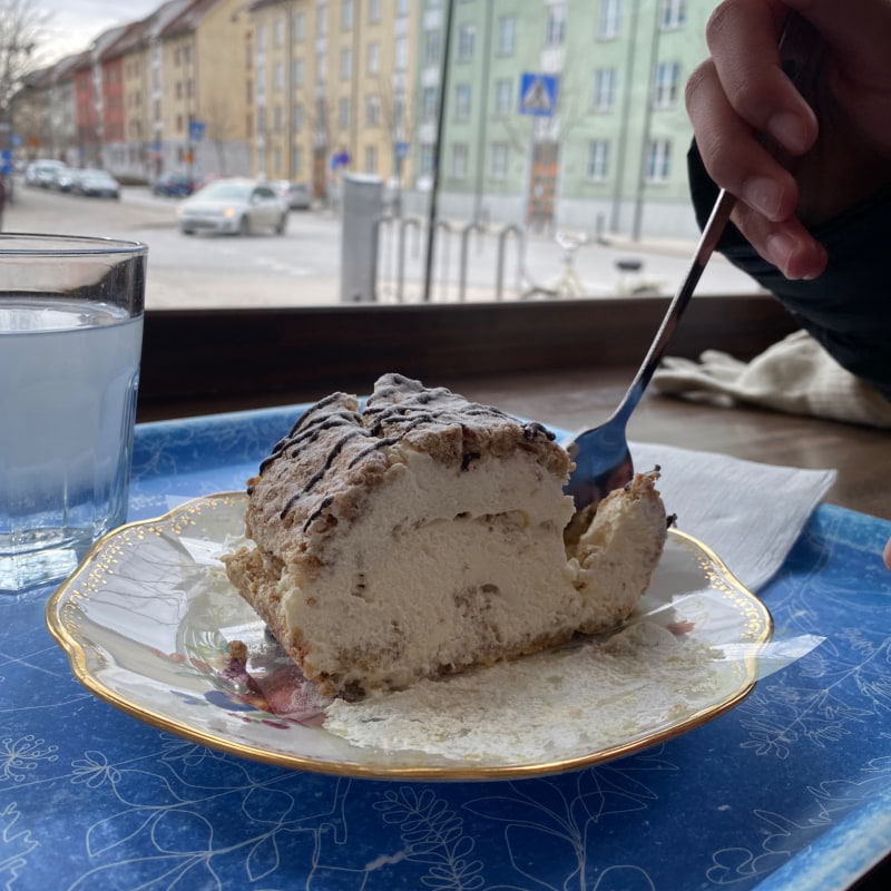 Budapest bakelse  – Bild från Bageri Kardemumma Upplands Väsby av Madiha S. (2022-03-29)