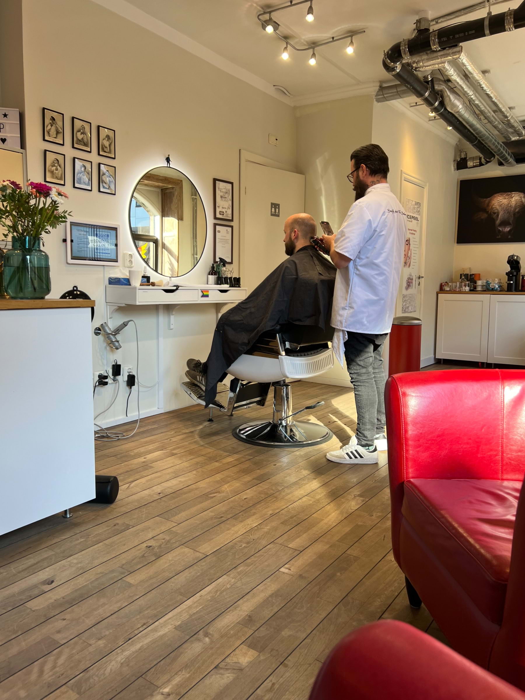 Bild från Beauty and The Barber av Josefin G. (2023-04-12)
