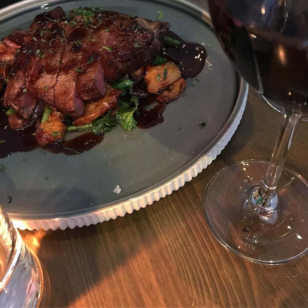Entrecôte med lök -och rödvinssky – Bild från Bistro Odette av Carolina B. (2018-09-28)