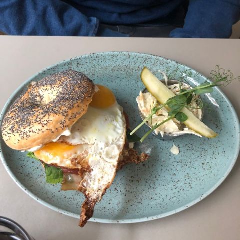 Egg & Bacon Bagle – Bild från Café Sirap av David F. (2020-02-09)