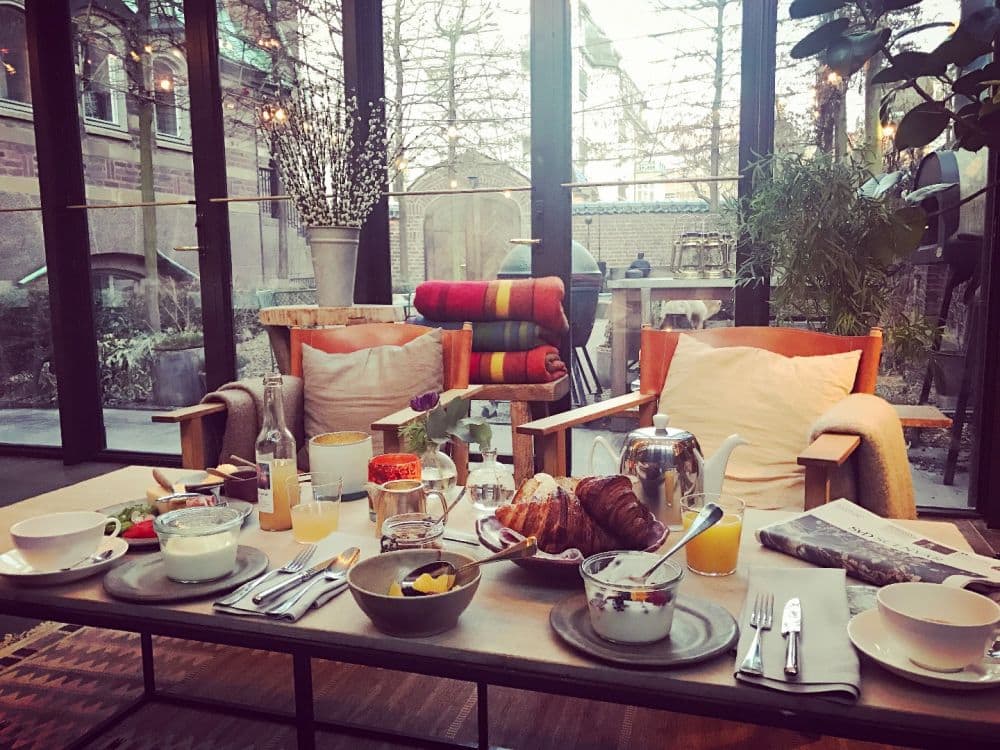 Frukost i orangeriet – Bild från Ett Hem av Adam L. (2017-02-15)