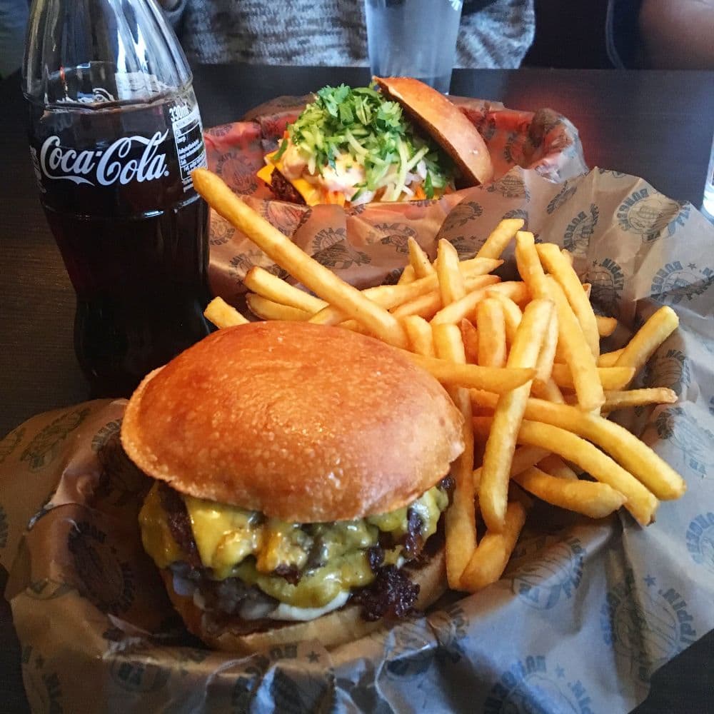Omslagsbild till listan Sveriges bästa hamburgare! 🍔 av Aurora H.