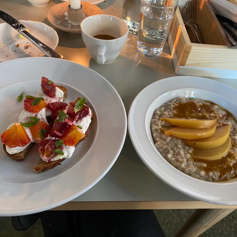 Ricottamacka och bovetegröt. – Photo from Garba by Caroline L. (07/02/2021)