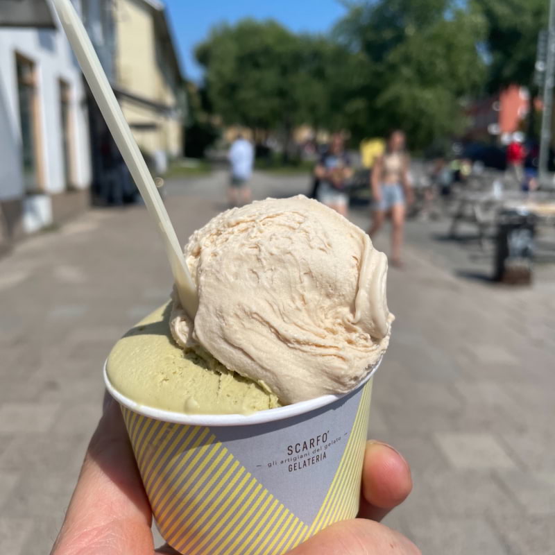 Pistagenötter och hasselnöts glass. – Photo from Gelato Scarfó by Denny S. (19/06/2021)