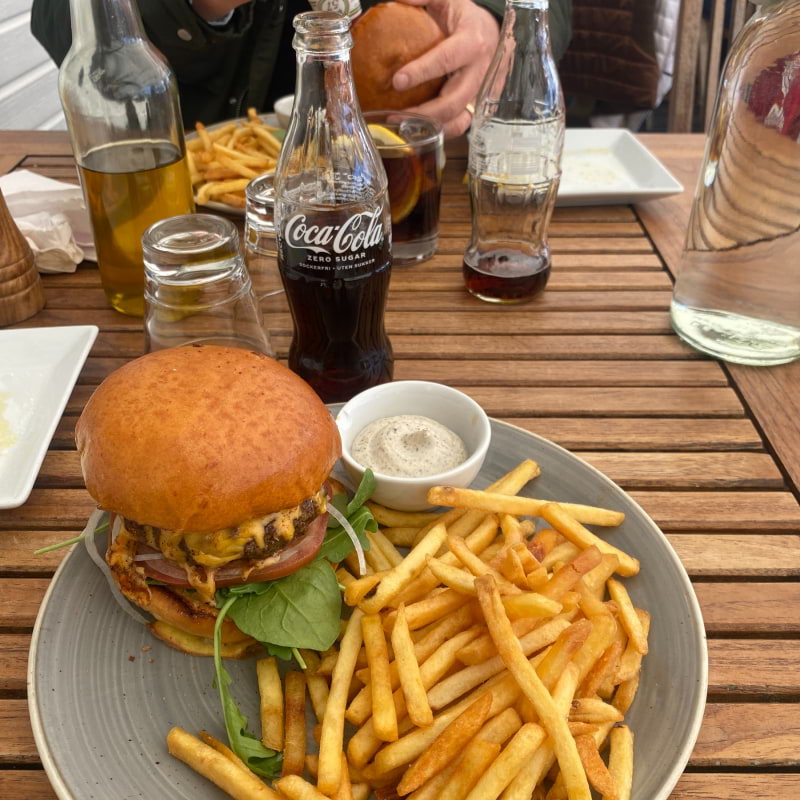 Hamburgare – Bild från Holmen Kök & Bar av Adam L. (2021-10-31)