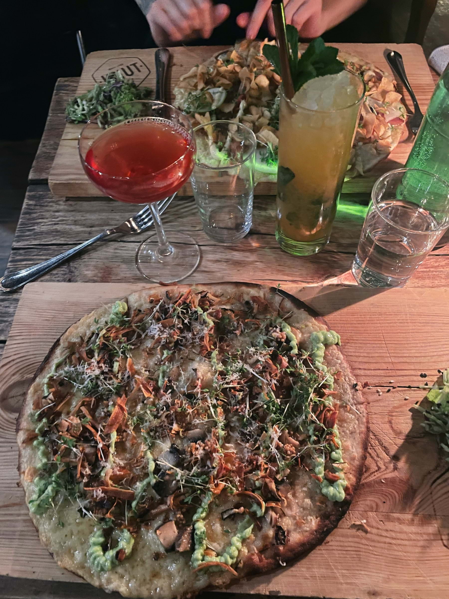 Skogen tunnbrödspizza – Bild från Knut Regeringsgatan av Helen L. (2023-01-18)