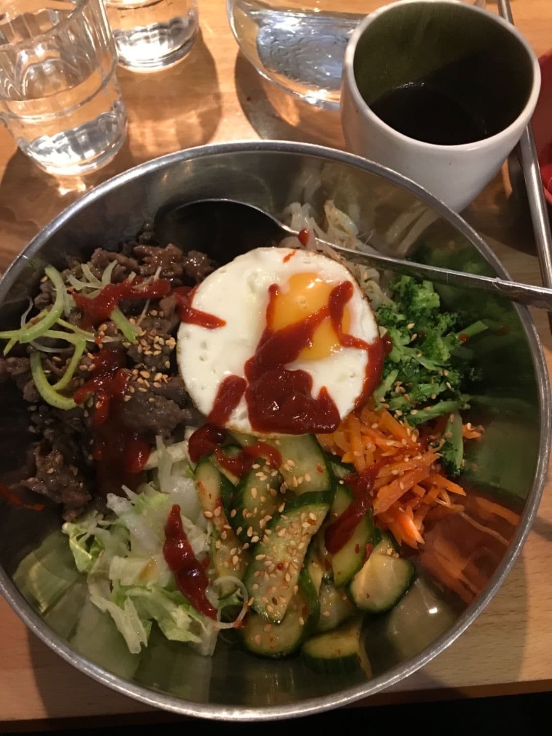Bra blandning av tillbehör. Snålade inte med köttet. – Bild från Koreana av Jenny Q. (2017-11-21)
