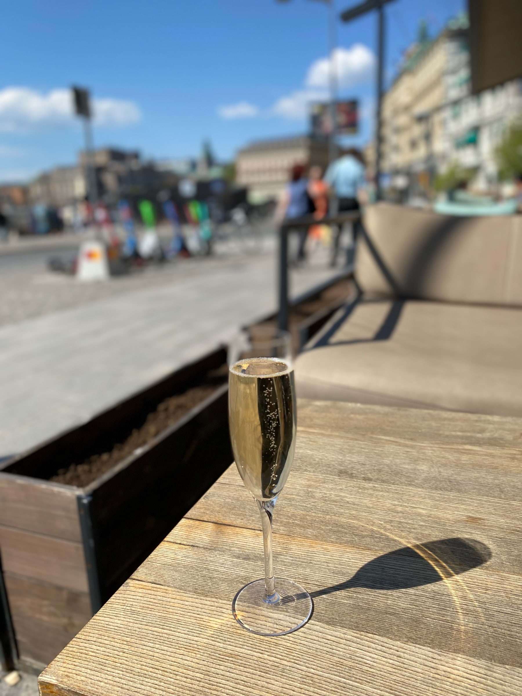 Min plats med utsikten medan champagnen avnjutas😎🥂 – Bild från Lydmar av Anna L. (2023-05-14)