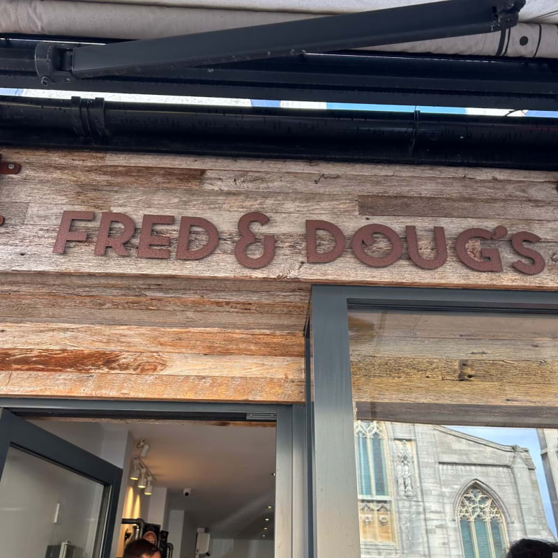 Bild från Fred & Doug's av Madiha S. (2023-08-03)
