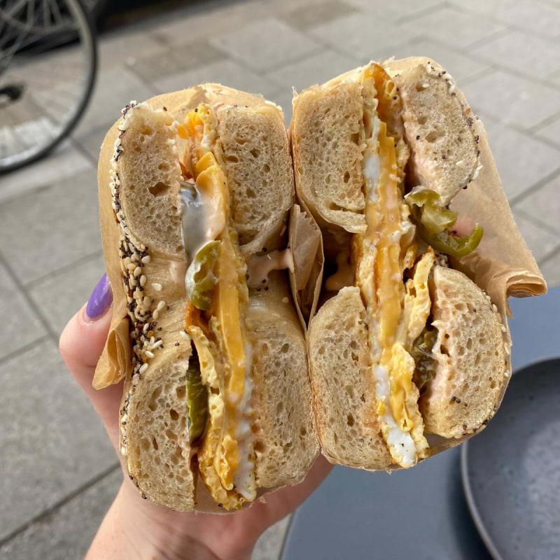 Bild från Paulie's Bagels Netil Market av Jessica D. (2023-07-31)