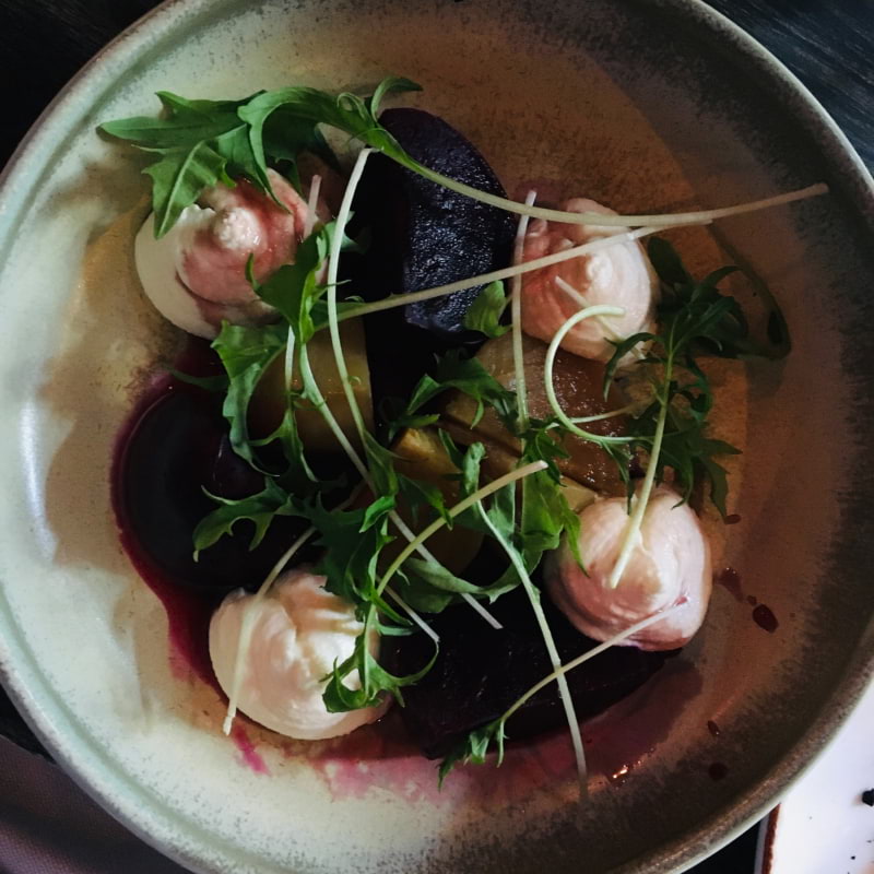 Betor med chèvrekräm – Bild från NOFO Wine Bar av Anna T. (2020-08-27)