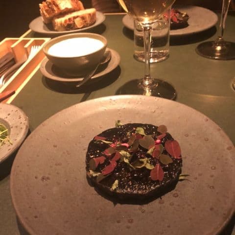 Rödbeta, plommon, myskmadra – Photo from Restaurang Volt by Fredric E. (15/02/2018)