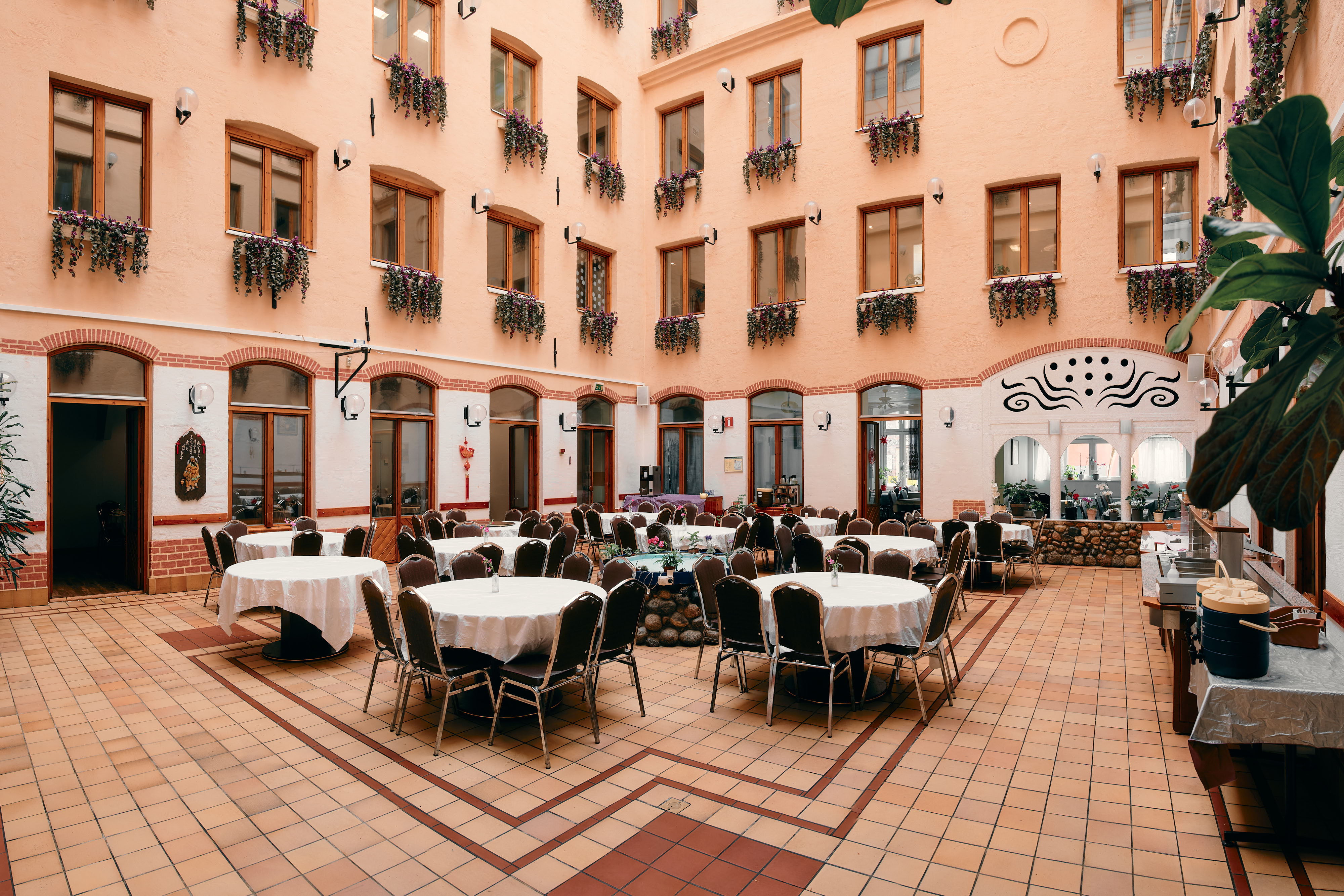 Grand Palace – Restauranger utanför tullarna
