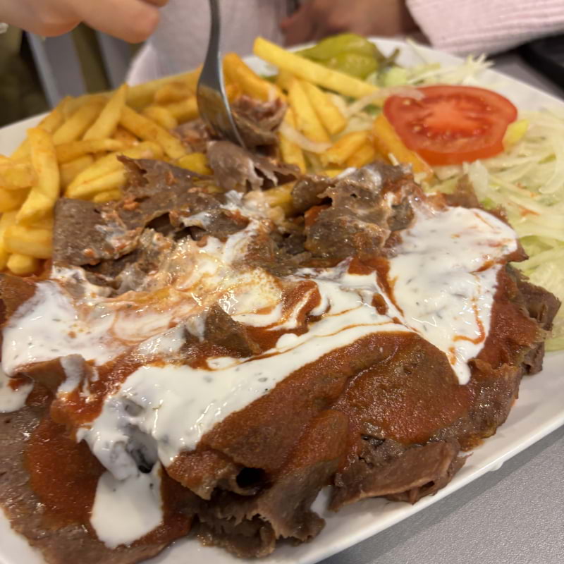 Bild från Izmir Kebab av Madiha S. (2025-05-12)