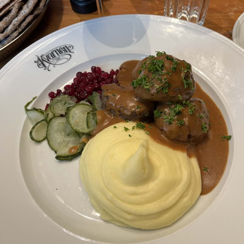 Köttbullar till lunch. – Bild från Kvarnen av Emmi A. (2025-05-07)