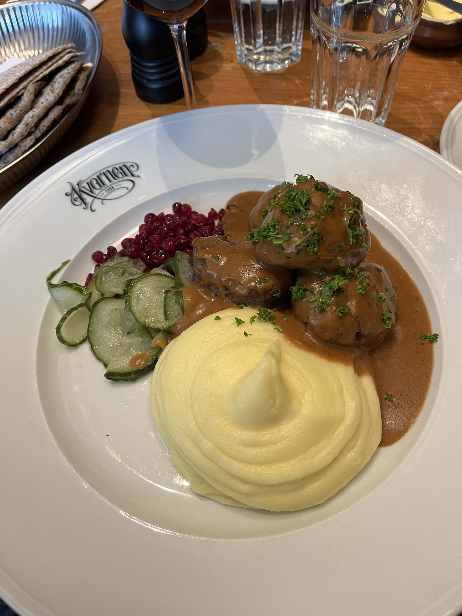 Köttbullar till lunch. – Bild från Kvarnen av Emmi A. (2025-05-07)