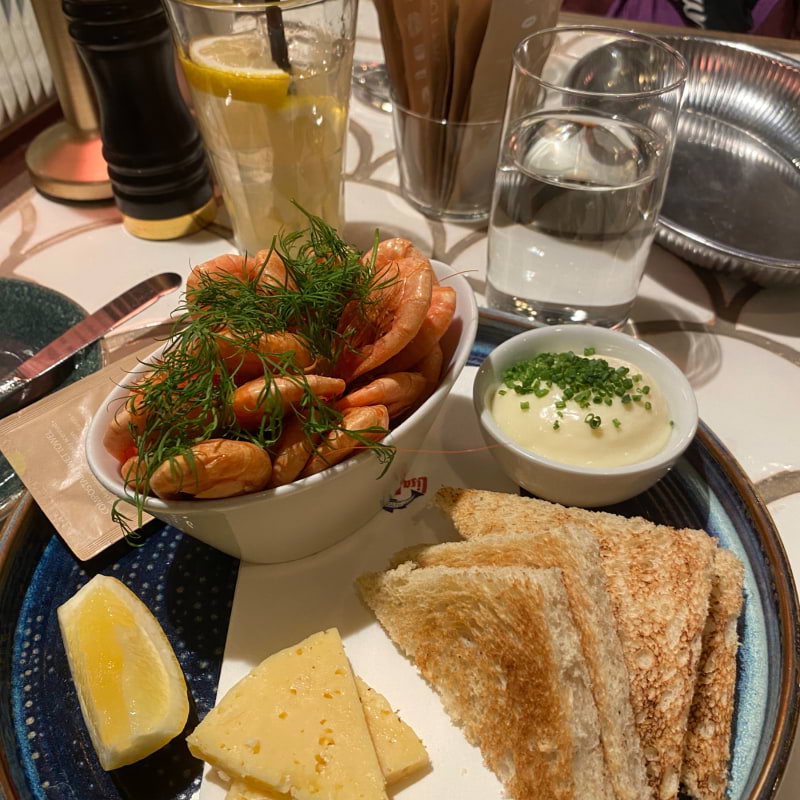 Rökta räkor med vitlöksbröd❤️ – Photo from Lisa Elmqvist by Anna L. (29/02/2024)