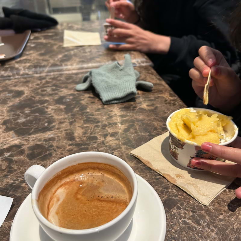 Ferrero richer, kokos, mango och Oreo glass – Bild från RC Café & Pâtisserie Sveavägen av Madiha S. (2023-11-19)