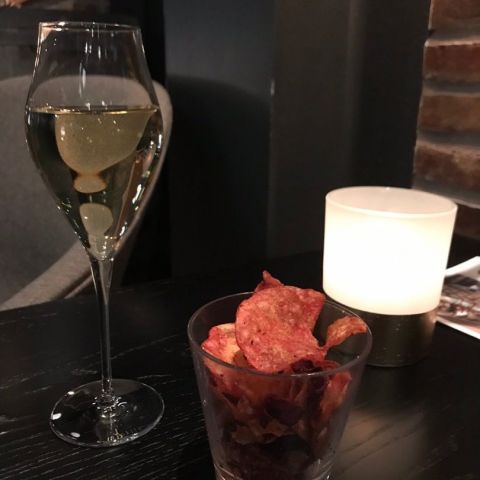 Spännande bubbel från norra  Italien före middagen. – Bild från The Winery Hotel av Birgitta B. (2019-12-14)