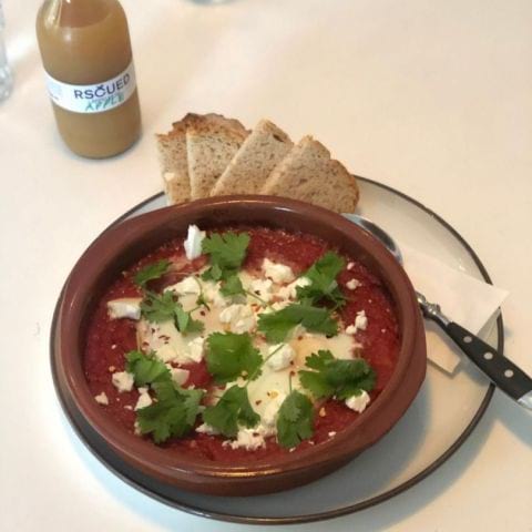 Shakshuka är livet, älskar att ägget var nykläckt. – Photo from Viktors Kaffe by Agnes L. (24/09/2019)